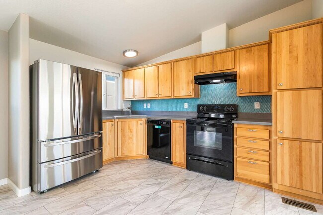 Building Photo - Breathtaking 3-Bed Beachfront Retreat with Scenic Views in Ferndale