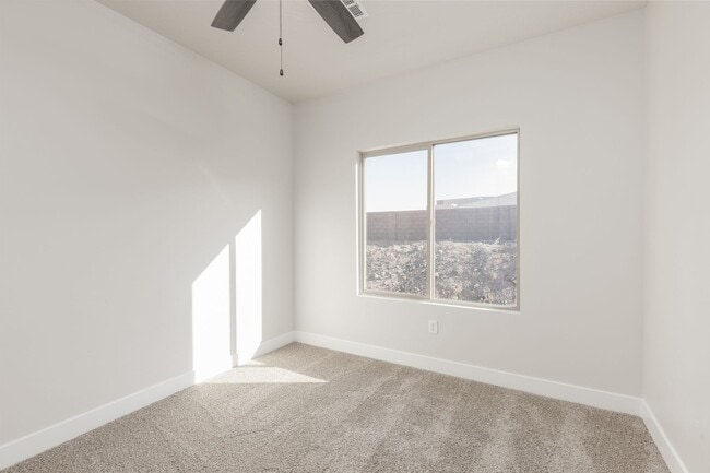 Building Photo - Pet Friendly! - Charming 3 Bedroom Townhome