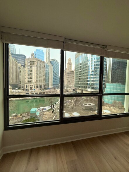 Building Photo - 405 N Wabash Ave
