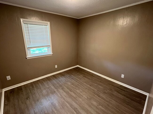 Building Photo - 204 N Frankfort Ave