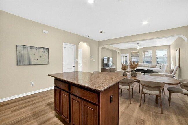 Building Photo - 1090 Sussex Way