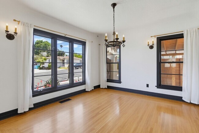 Building Photo - Historic Charm Meets Modern Living – Stunning 5 Bedroom Home on Iconic Myrtle Avenue