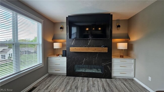 Building Photo - 9337 Ellis Way