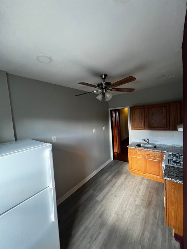 Building Photo - 135 Sherman Pl