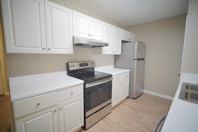 Building Photo - 2414 Manzanita Ct