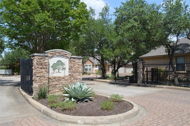 Building Photo - 4200 Dot Dr