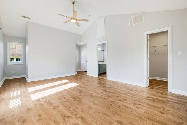 Building Photo - Newly Renovated 3-Bedroom Home with Modern...