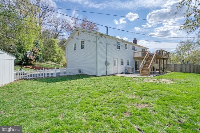 Building Photo - 12805 Point Pleasant Dr