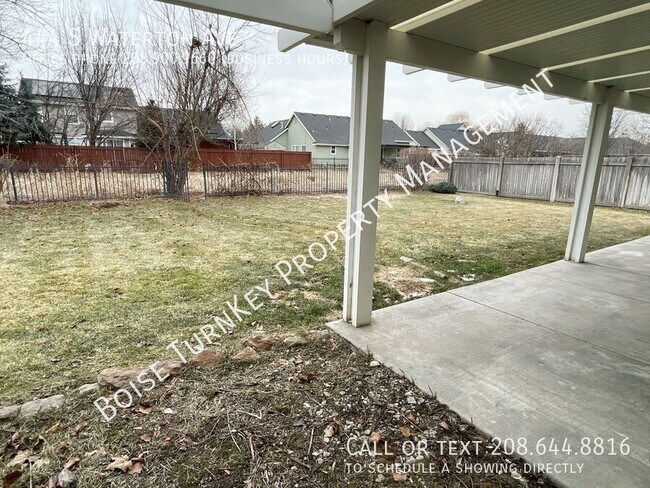 Building Photo - 444 S Waterton Ave