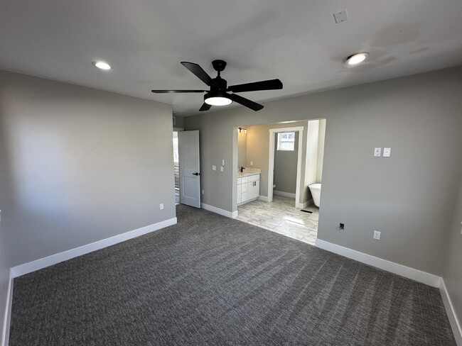 Building Photo - "Spacious & Stylish Duplex Oasis: 2 Bed, 2...