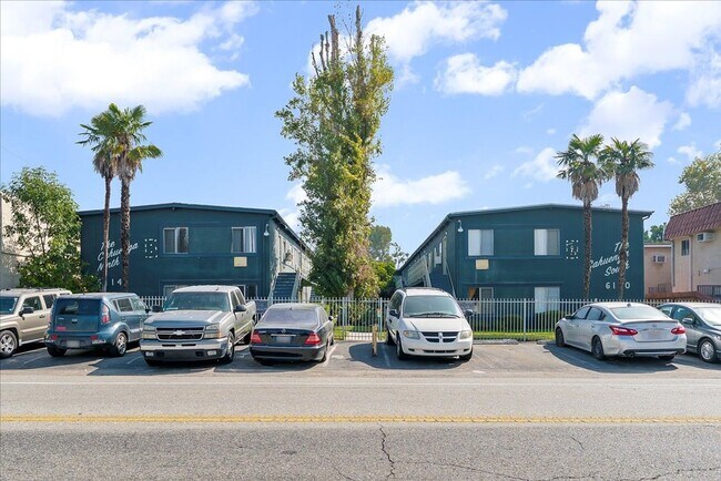 Building Photo - 6110 Cahuenga Blvd
