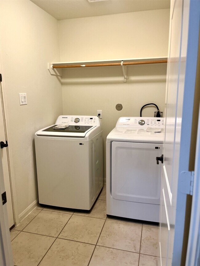 Building Photo - 20559 Iron Seat Dr