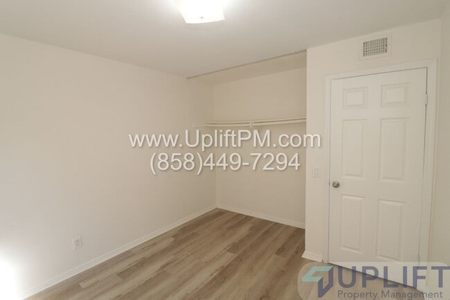 Building Photo - 4 Bedroom 2 Bath Home in the Heart of Mira Mesa.