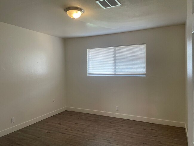 Building Photo - 1414 W Vassar Ave