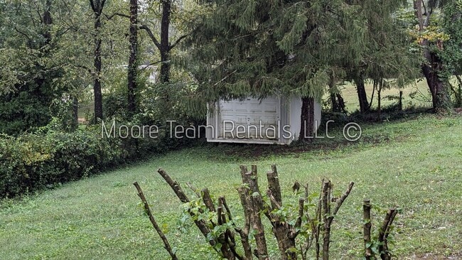 Building Photo - 3/2 Brick House, Deck, Storage & Fenced Yard