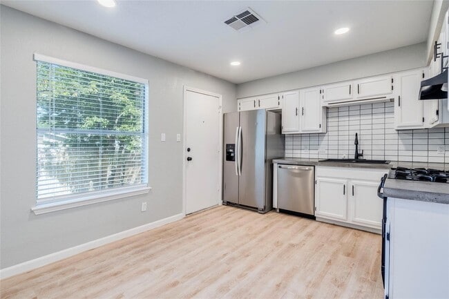Building Photo - 13808 Lothian Dr