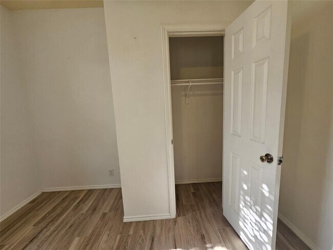 Building Photo - 8506 Hillrock Dr