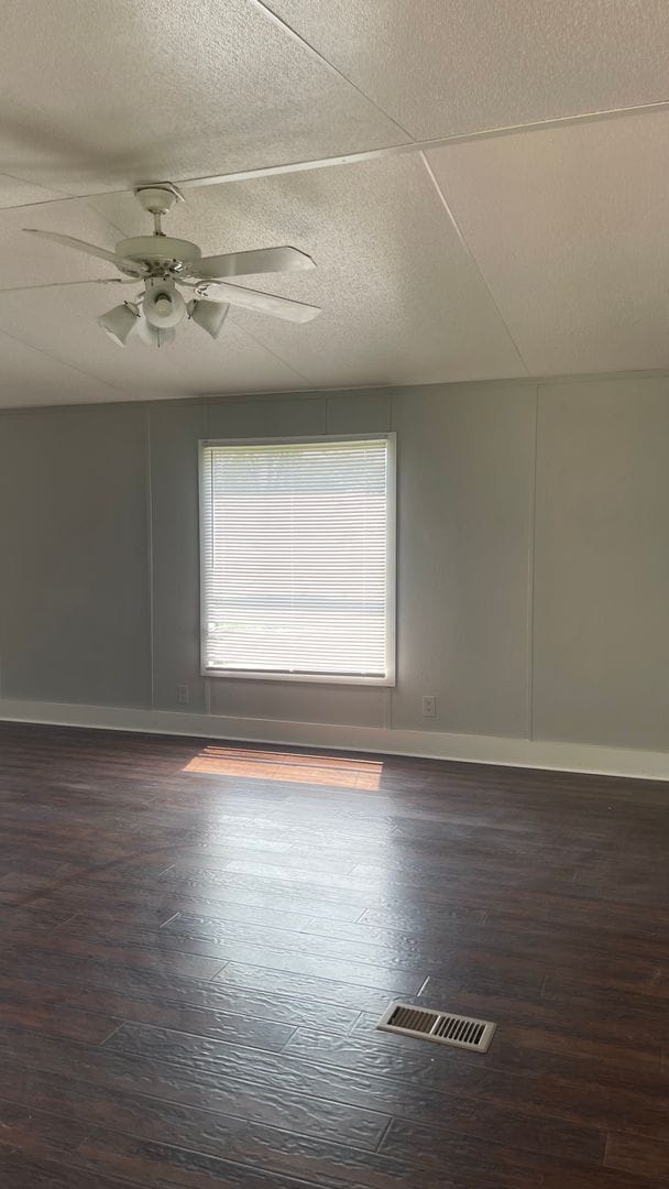 Building Photo - 3 Bed, 2 Bath Mobile Home! HUD ACCEPTED!