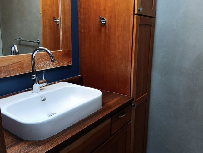 Building Photo - 3 Bedroom, 2 Bathroom Home! Schedule a Showing Today!