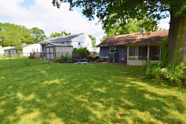 Building Photo - Northside Ranch style home near the riverwalk