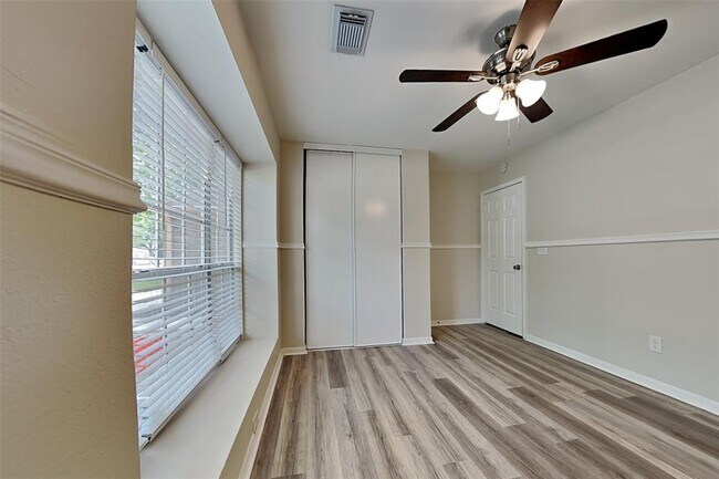 Building Photo - 4010 Spring Meadow Dr