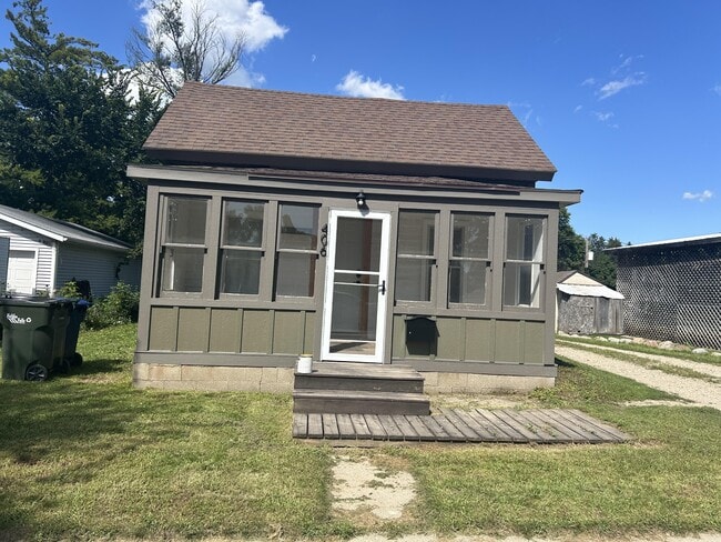 Primary Photo - 406 W Alcott Ave