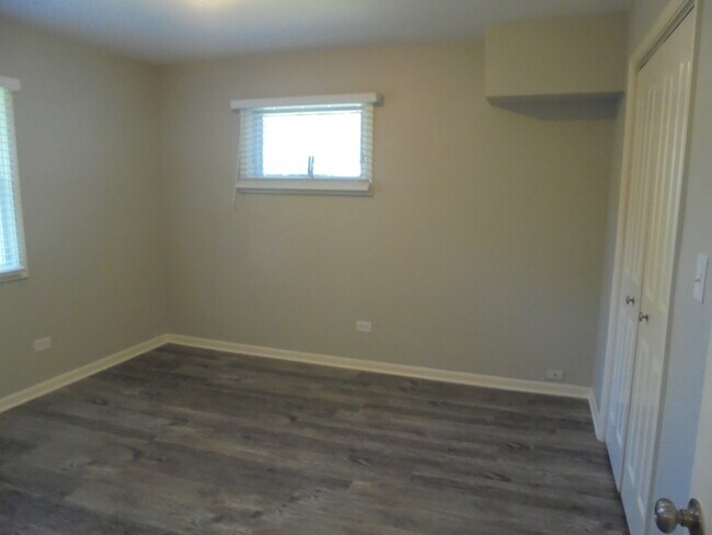 Building Photo - 1434 Walnut Dr