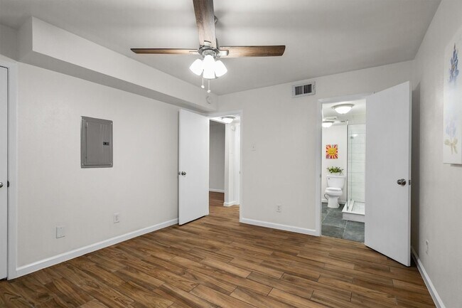 Building Photo - 2808 Escada Dr