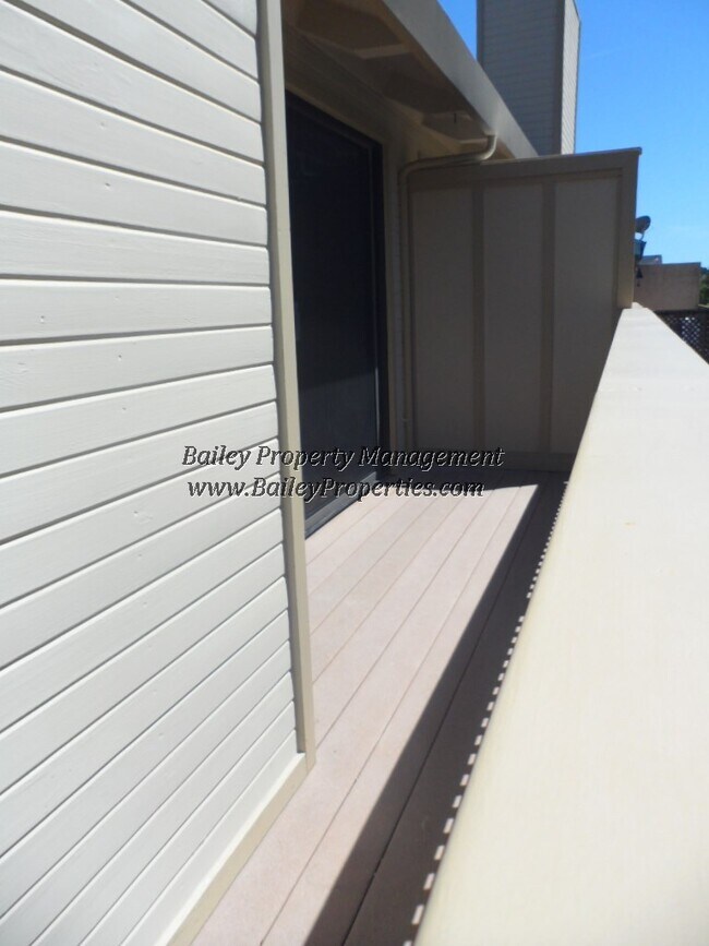 Building Photo - Gorgeous Seascape Townhouse