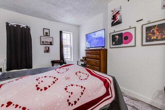 Building Photo - 2013.5 Gregory St