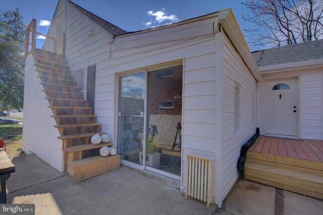 Building Photo - 2924 Virginia Ave