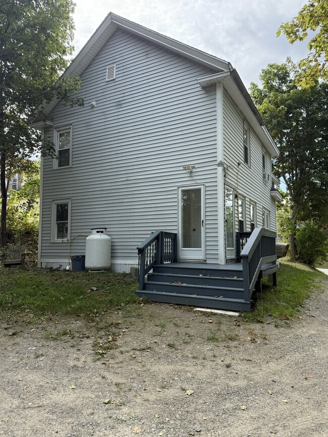 Building Photo - 72 Windsor St