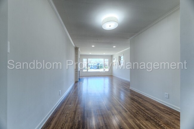 Building Photo - 4012 S Toledo Ave