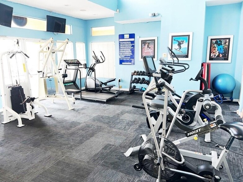 Club House - 2350 NW 27th St