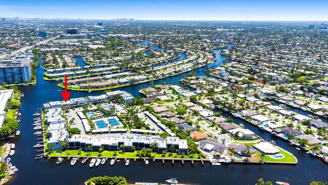 Building Photo - 1100 SE 5th Ct