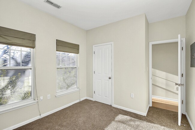 Building Photo - 526 N Davidson St