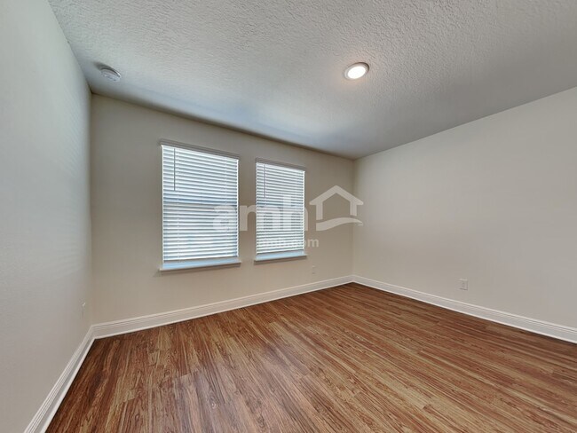 Building Photo - 1048 Lake Trudy Dr