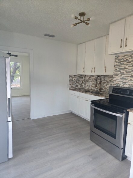 Building Photo - 304.5 S Holloway St