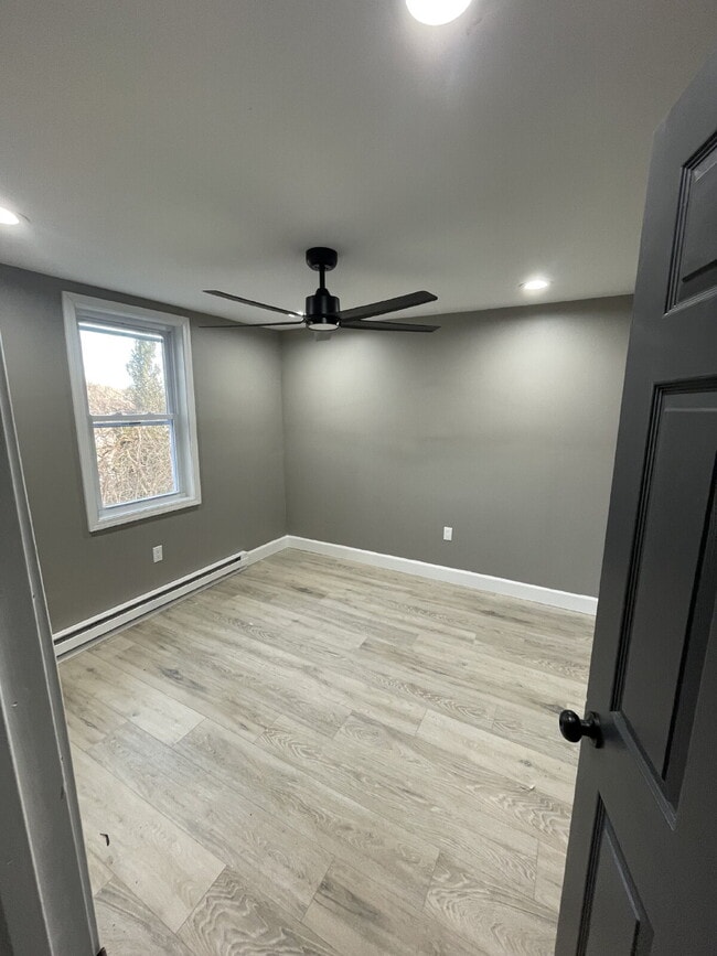 Building Photo - NEW 4 Bedroom Remodel with GARAGE!