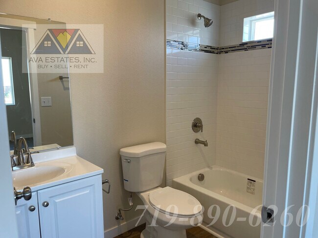 Building Photo - 753 E Springmont Dr