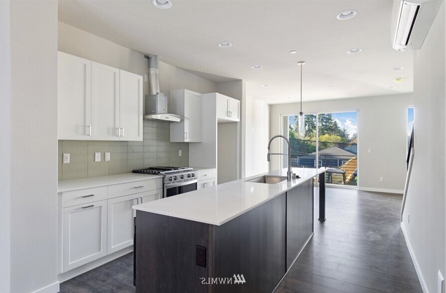 Building Photo - 14527 1st Ave NE