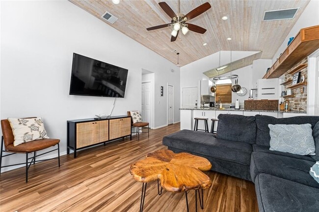 Building Photo - 8601 Cavendish Dr