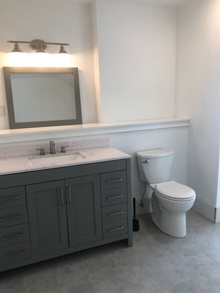 3rd Floor Bathroom - 37 Poningo St