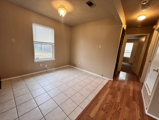 Building Photo - Great 3 bedroom in Killeen with washer and dryer connections and brand new carpet.