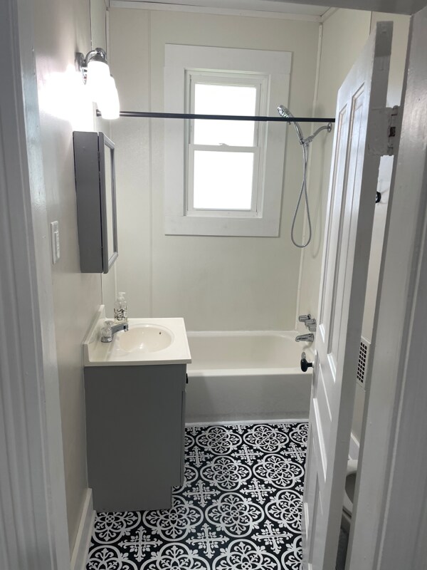 Building Photo - 237 University Ave