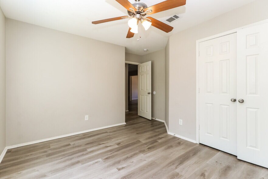 Building Photo - 16770 N Thrasher Dr