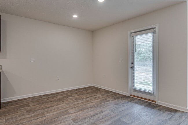 Building Photo - Spacious 4-Bedroom Home - Cambria