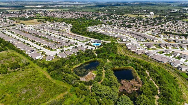 Building Photo - 112 Silver Springs Bend