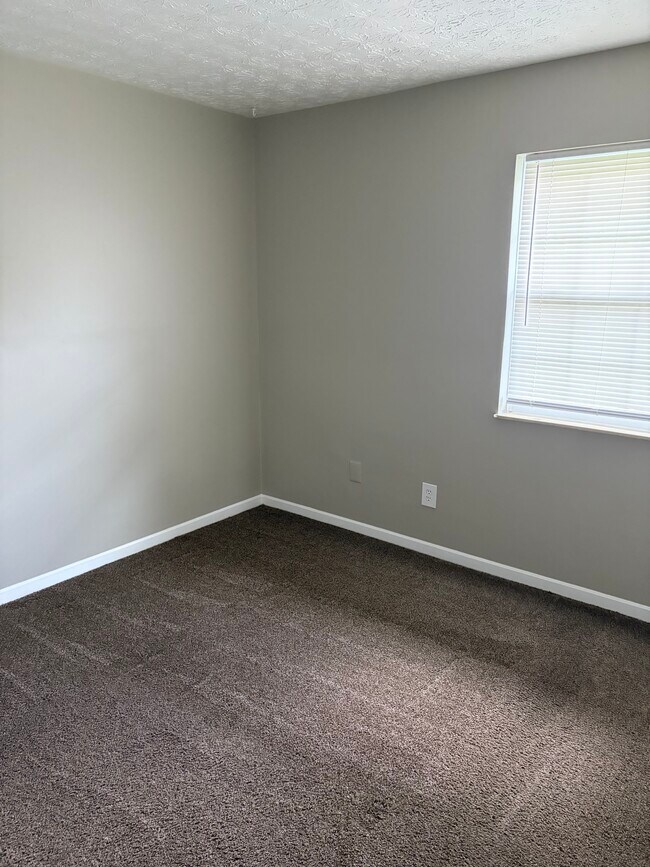 Building Photo - Green Acres - 4943-4959