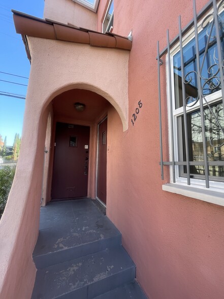 Building Photo - 1208 S St Andrews Pl